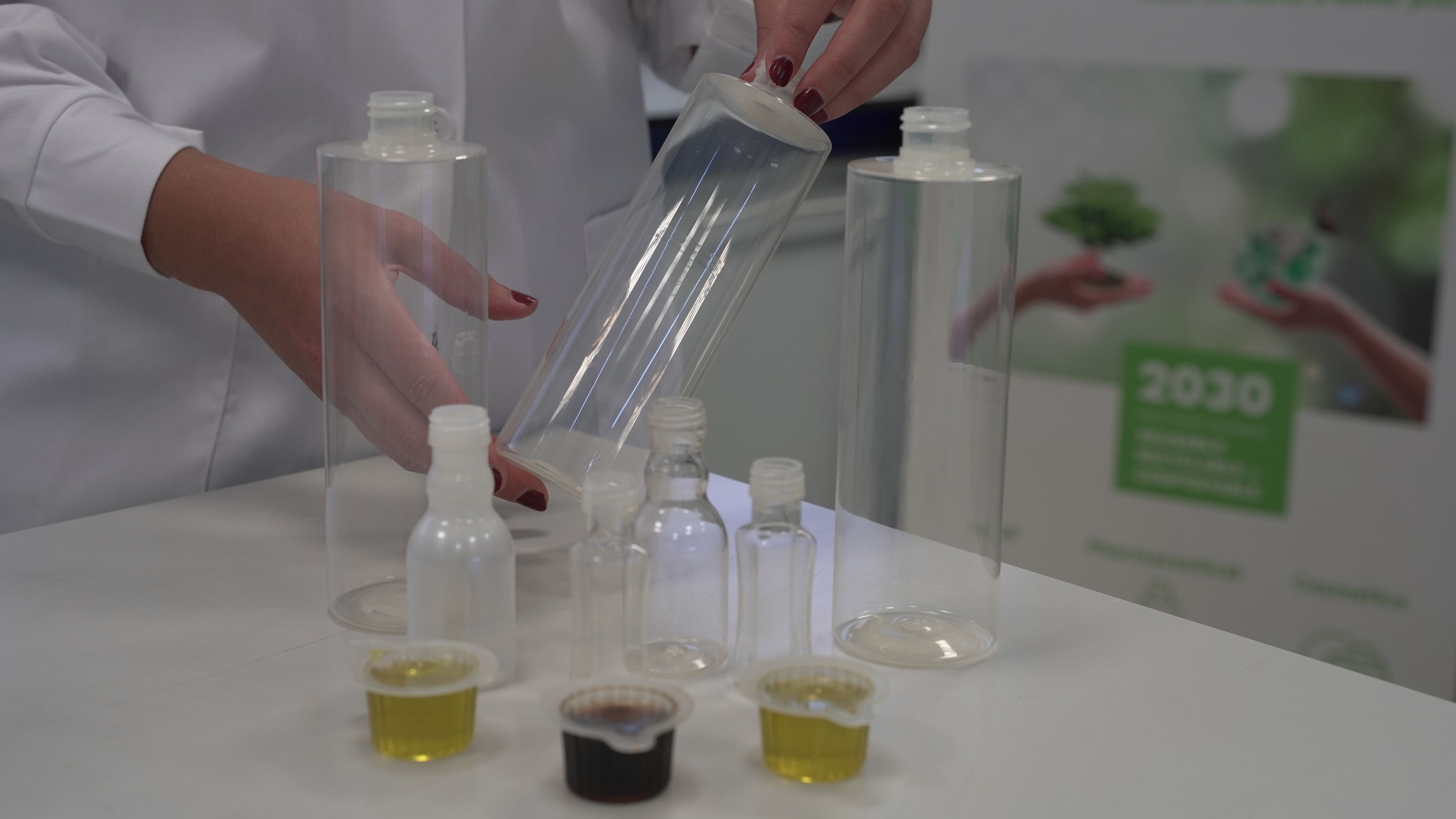 Botellas y envases monodosis producidos con el bioplástico compostable desarrollado por ADBioplastics