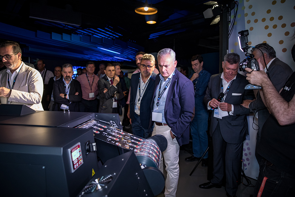 Konica Minolta celebra un encuentro con expertos de sector del packaging y presenta  su última prensa, AccurioLabel 