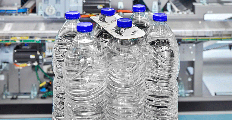 Hinojosa gana el Liderpack 2025 con BottleClip Carrier, la solución de cartón 100% reciclable para el transporte de botellas